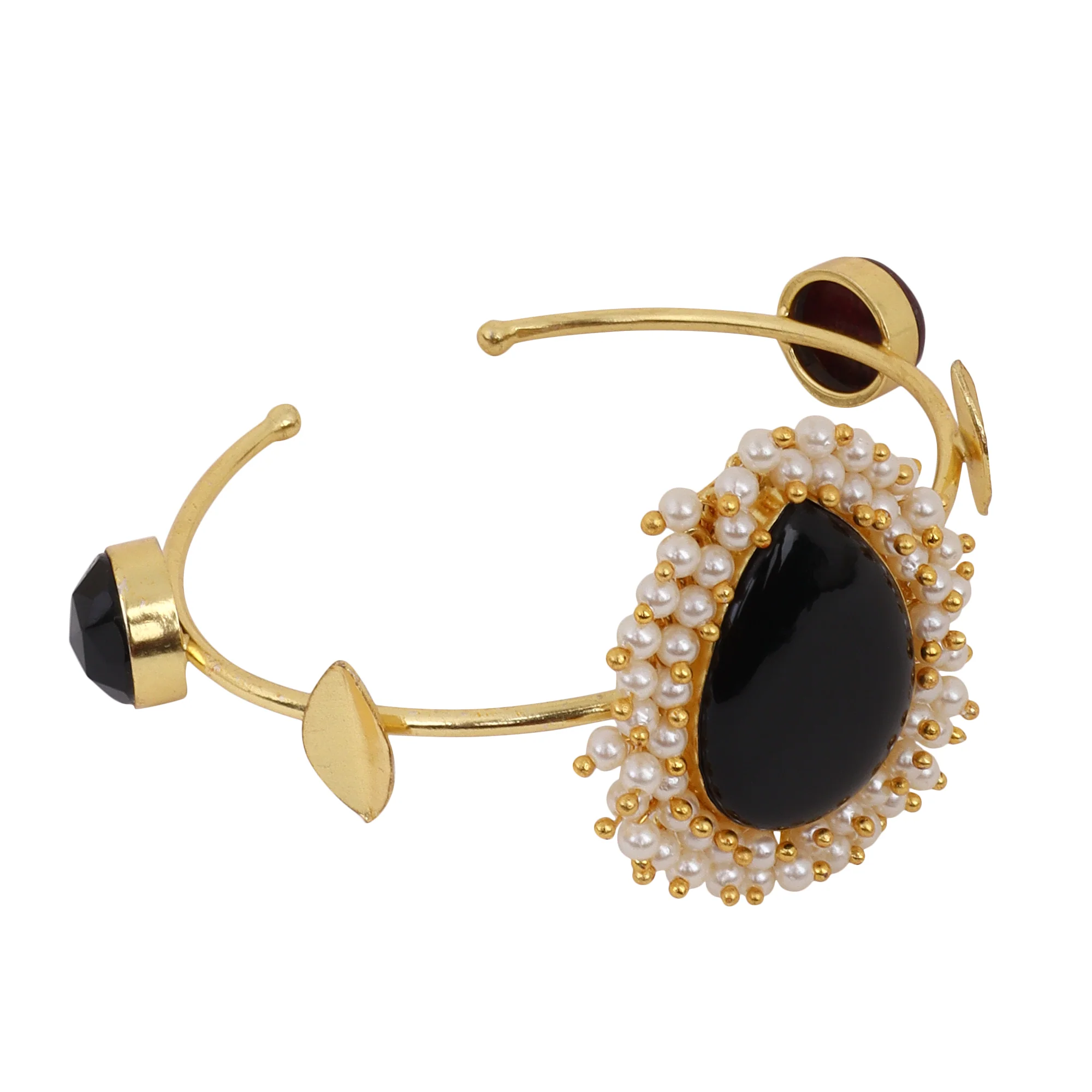 Black Stone Gajra Bracelet with Matte Golden Finish - Image 3