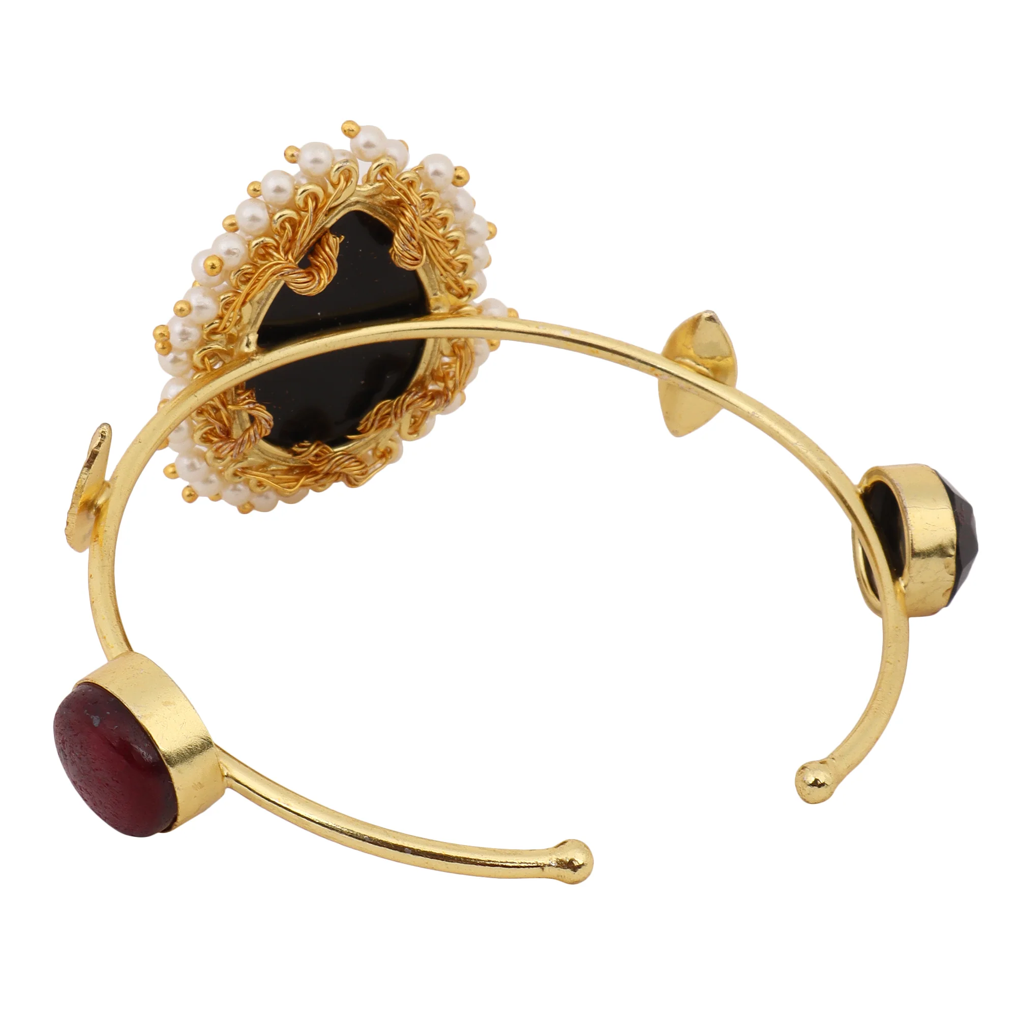 Black Stone Gajra Bracelet with Matte Golden Finish - Image 5