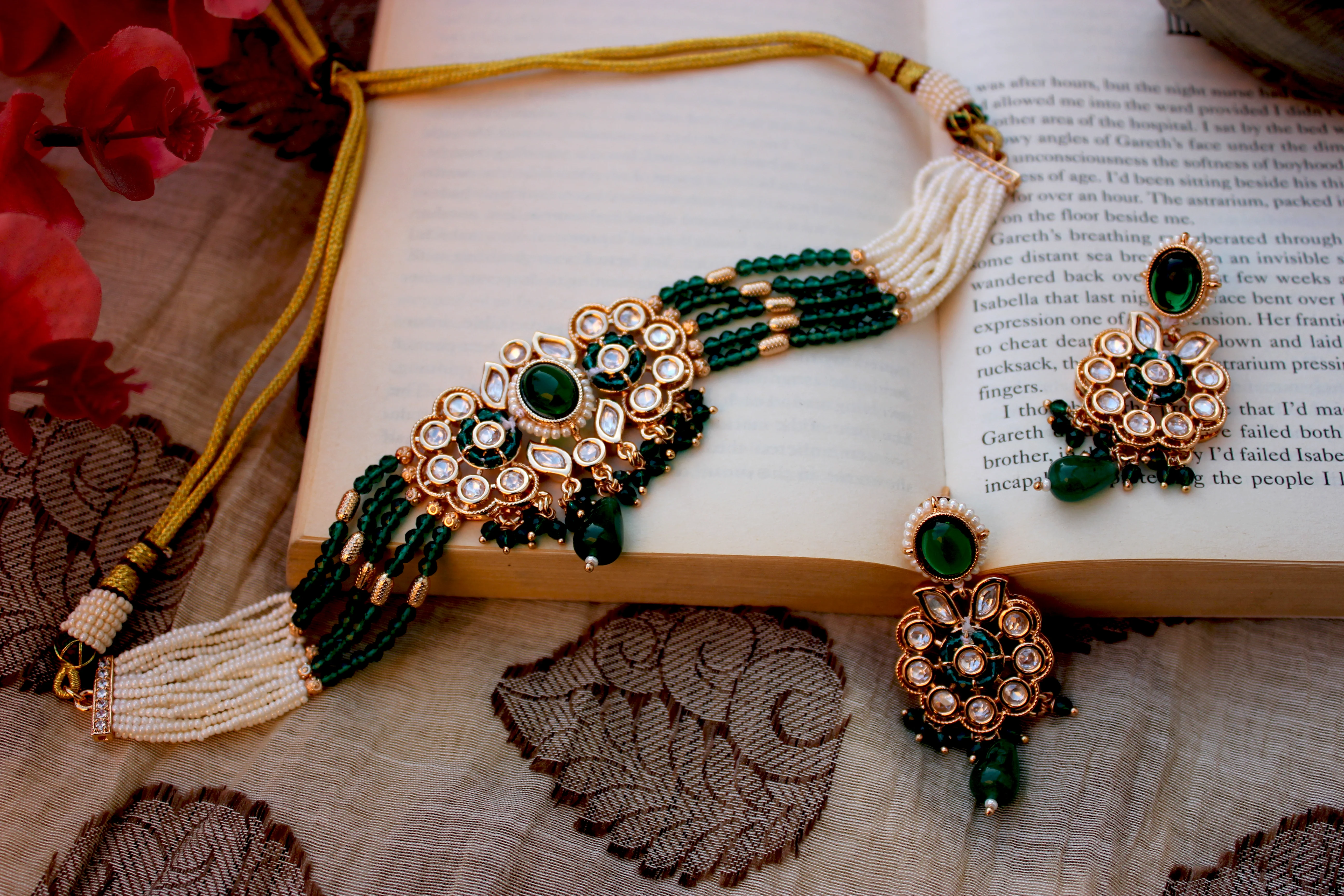 Bridal Kundan Choker Jewellery Set with Earring - Image 2