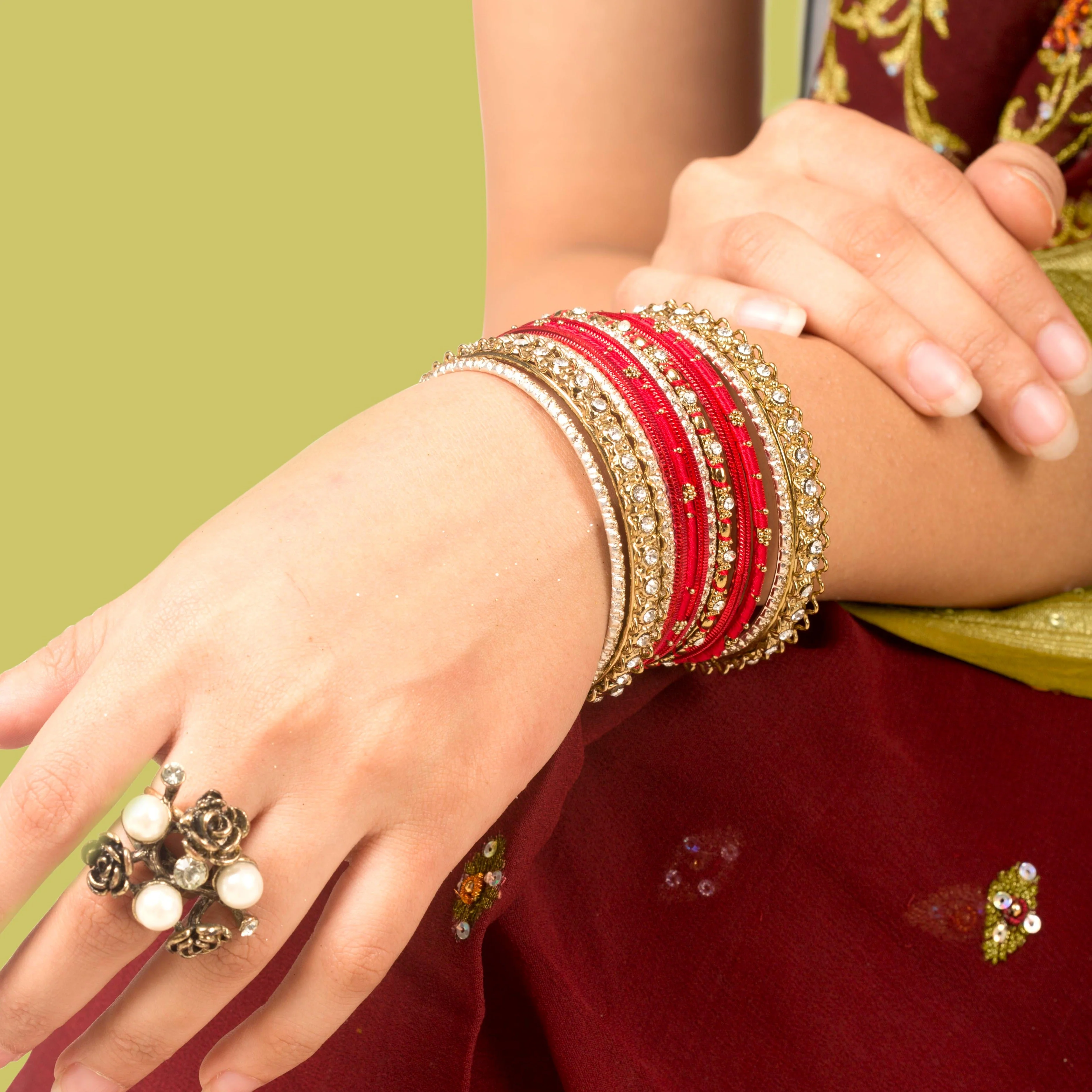 Elegant Colored Thread Bangle Set - Image 5