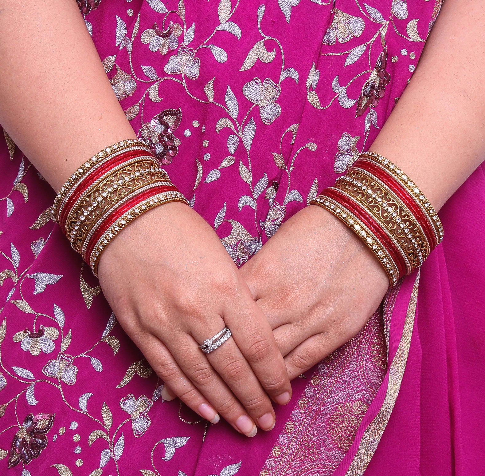 Intricate Bracelet With Running Stone Work And Shinning Bangle Set - Image 10