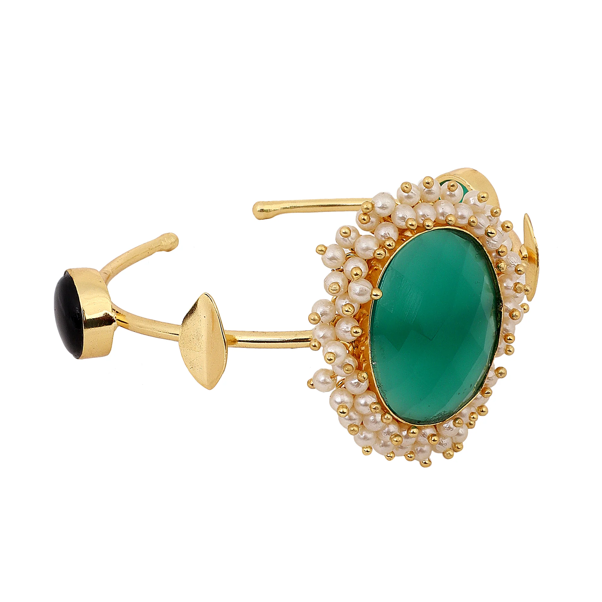 Green Stone Gajra Bracelet with Matte Golden Finish - Image 3