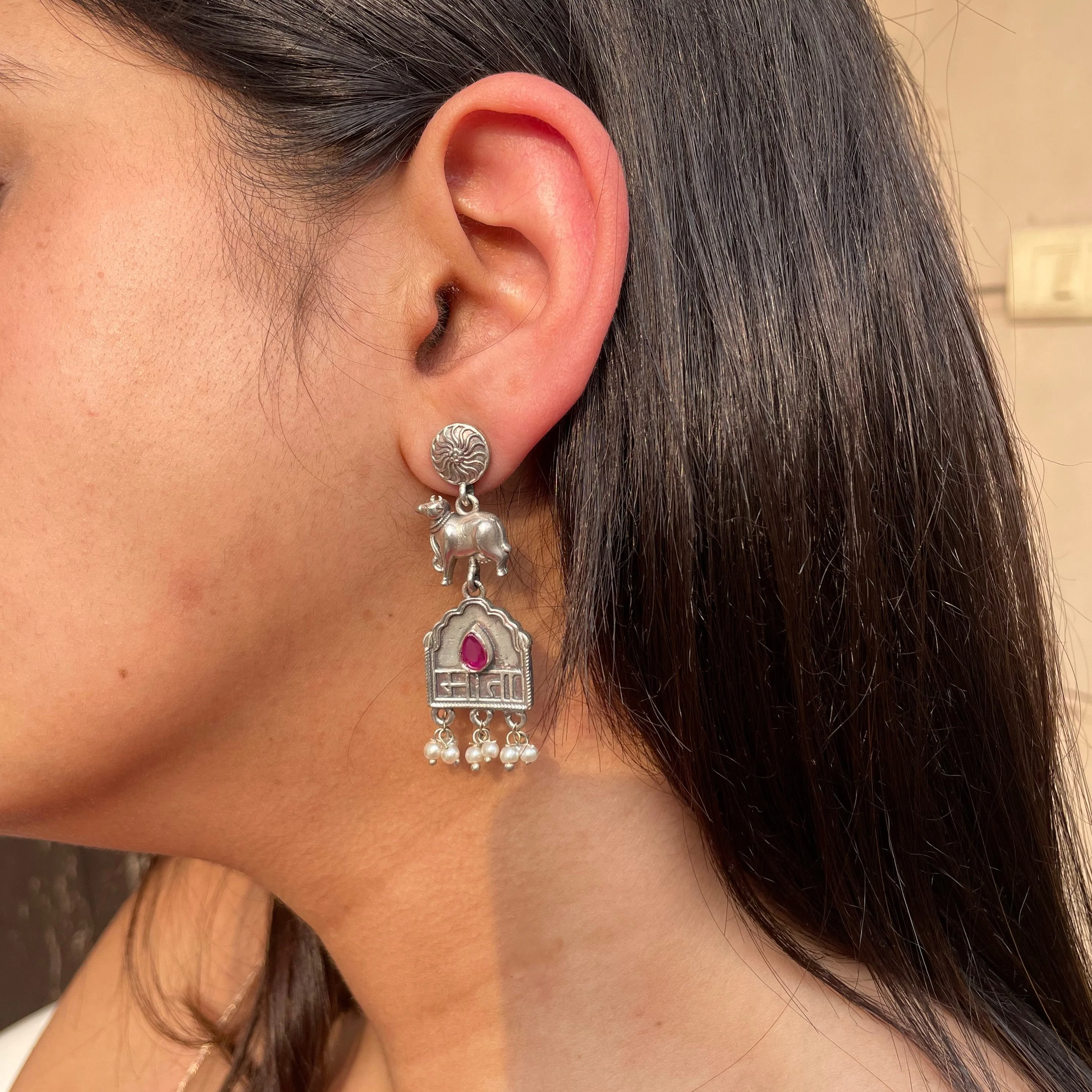 Oxidized Silver Earring with Cow Symbol and 'Mata' Monogram - Image 4