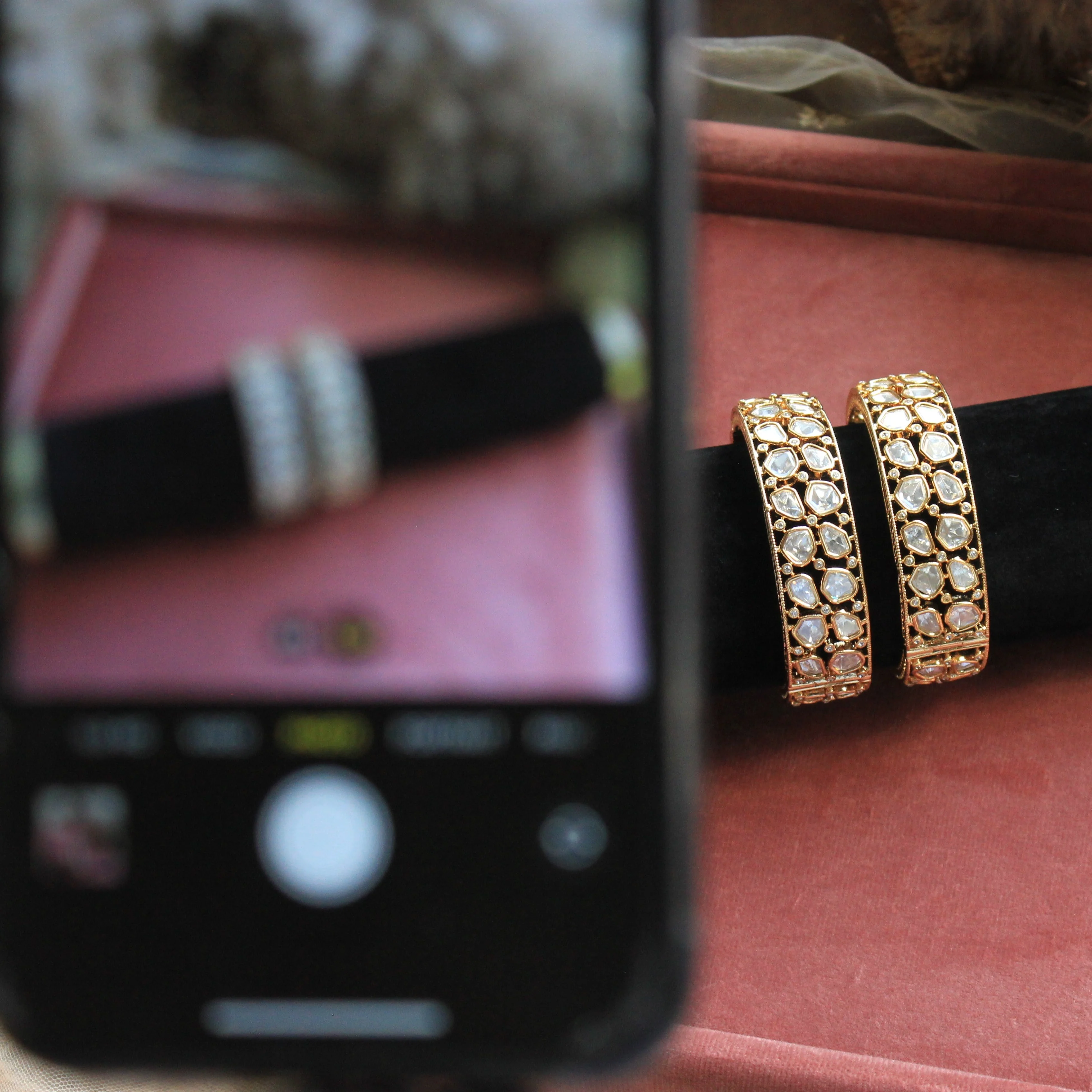 Pachi Kundan Bracelet with Flower Design - Image 3