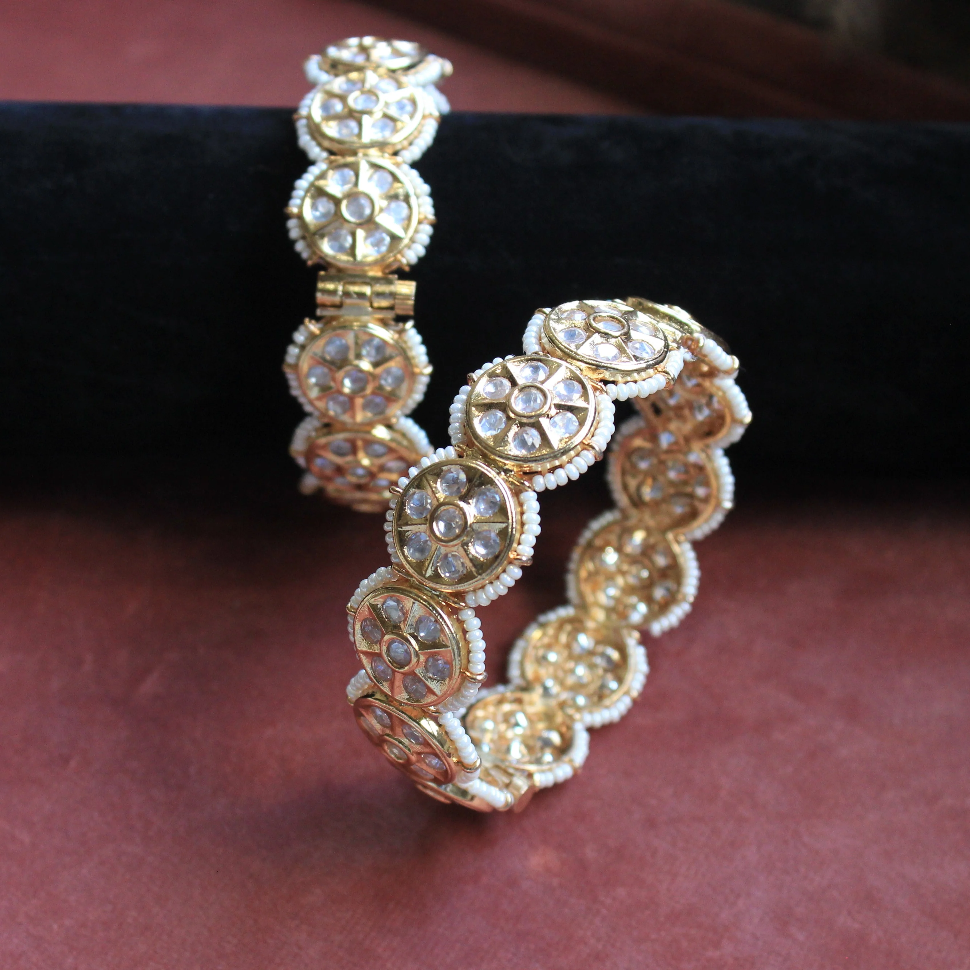Round Pachi Kundan Bracelet with Flower Design - Image 3